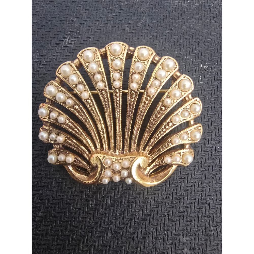 Vintage Gold Tone Faux Pearl Scallop Seashell Brooch Pin Coastal